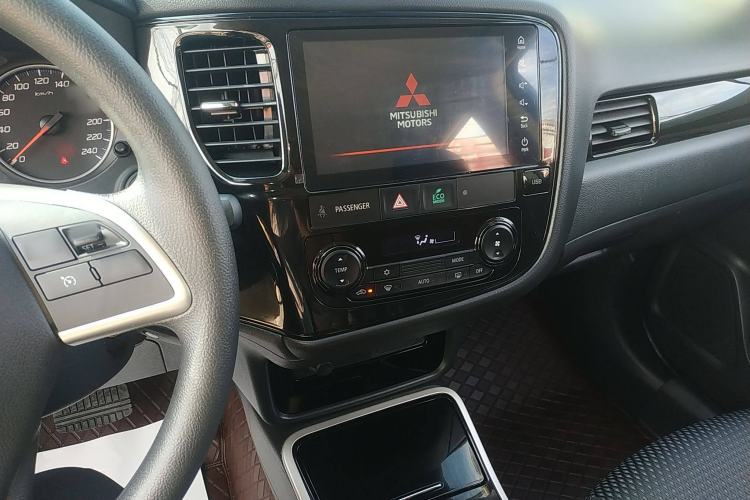 Used Mitsubishi Outlander 2021 Revised Version 2.0L Two-Wheel Drive Comfort Edition 5 Seats
