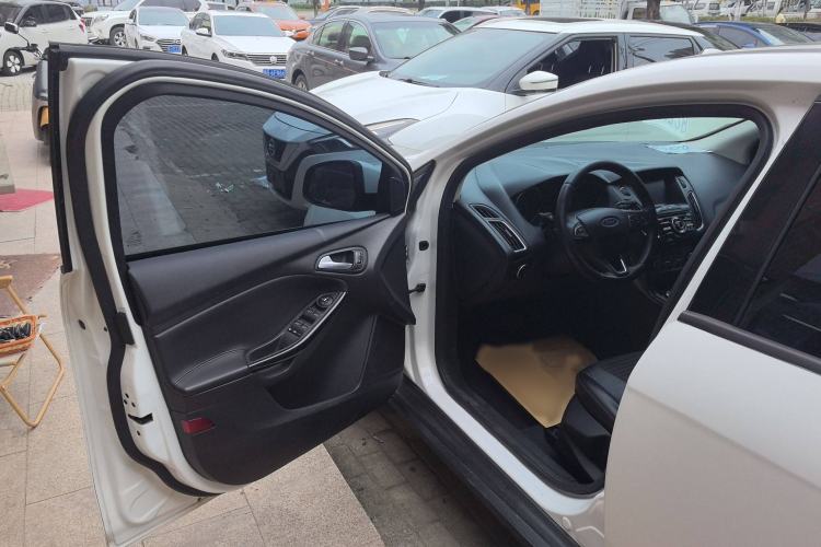 Used Ford Focus 2017 Hatchback 1.6L Automatic Fashion Edition Smart Drive Version
