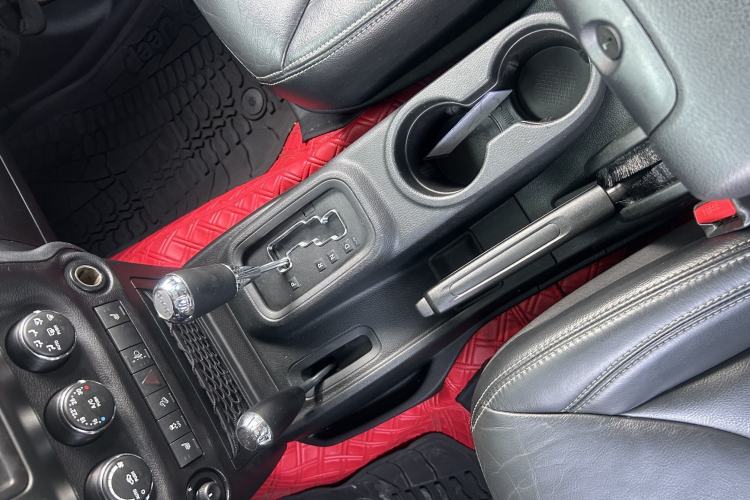 Used  Wrangler 2017 3.0L Sahara Four-Door Comfort Edition
