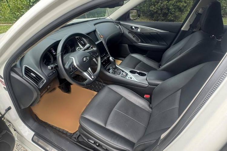 Used Infiniti Q50L 2018 2.0T Enjoyment Version China VI Standard
