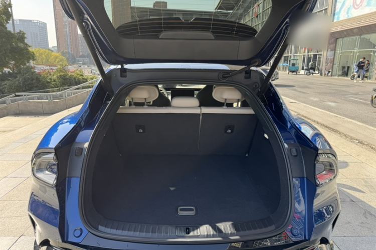 Used  YU7 2025 Ultra-Long Range High-Performance All-Wheel-Drive Max Edition