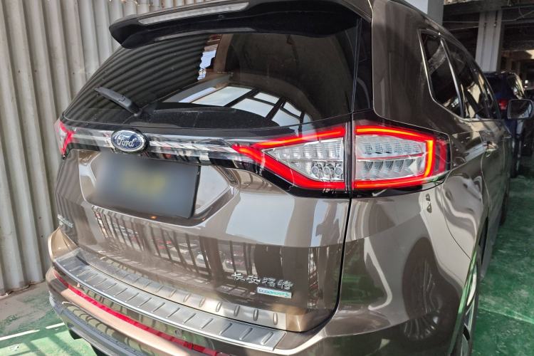 Used Ford Edge 2017 EcoBoost 245 Two-Wheel-Drive Sporty 7-Seater
