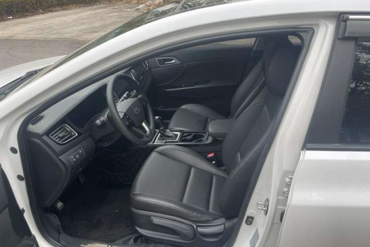 Used Hyundai Mistra 2014 1.8L Automatic Smart GLS
