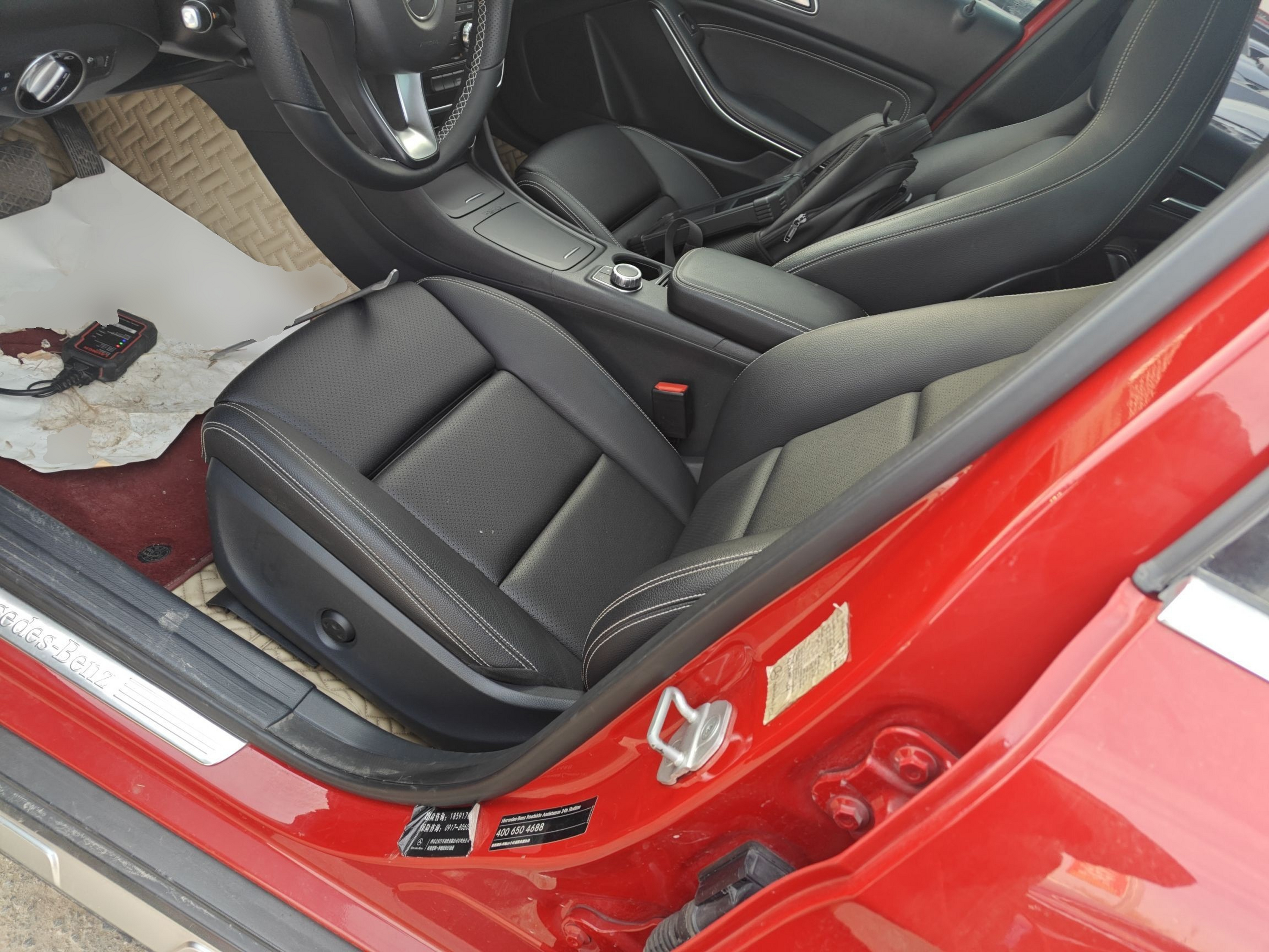 المقاعد الأمامية داخل السيارة