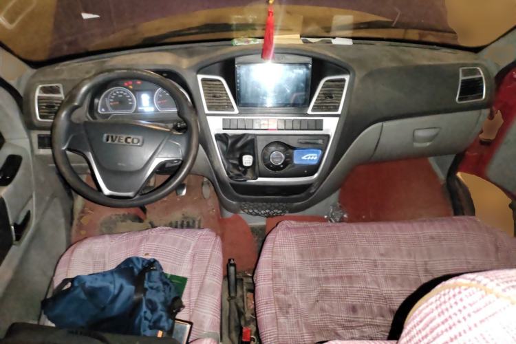 Used Iveco Power Daily 2017 2.5T Deluxe A32 Mid-Roof 5-7 Seater 47Z5 Passenger Van