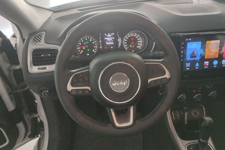 Used  Compass 2017 200T Automatic Enjoyment Version
