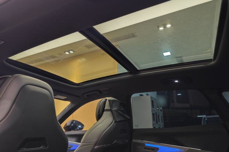 Used Lynk & Co 08 EM-P 2023 120km Long-Range Halo