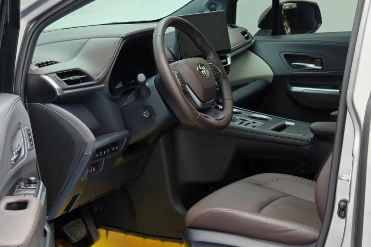 Used Toyota Granvia 2023 2.5L Hybrid Flagship VIP Edition
