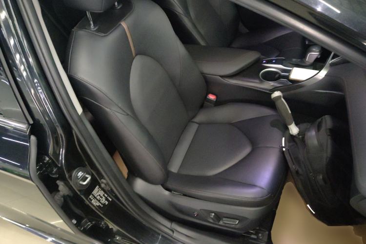 Used Toyota Camry 2023 2.0G Luxury Edition
