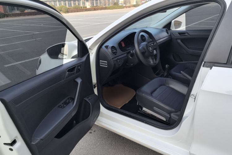 Used Volkswagen Jetta 2015 Value Edition 1.6L Manual Fashionable Style
