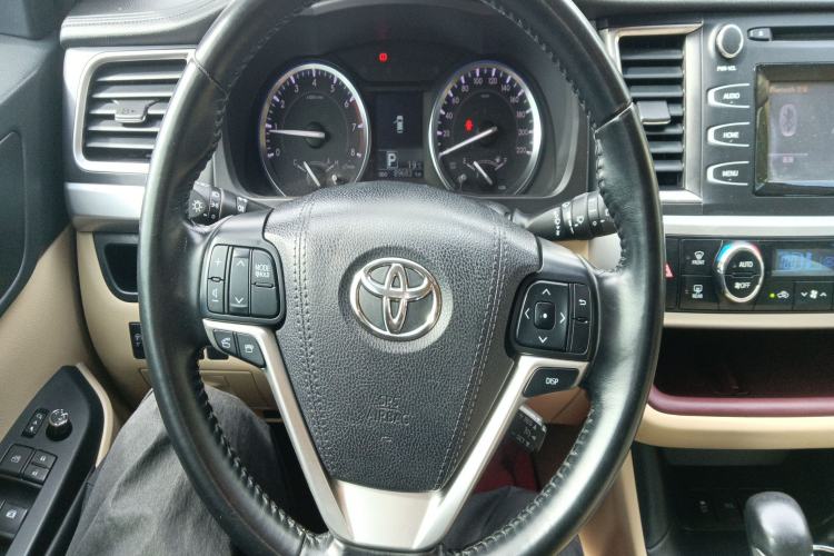 Used Toyota Highlander 2015 2.0T Two-Wheel Drive Luxury Edition 7 Seats