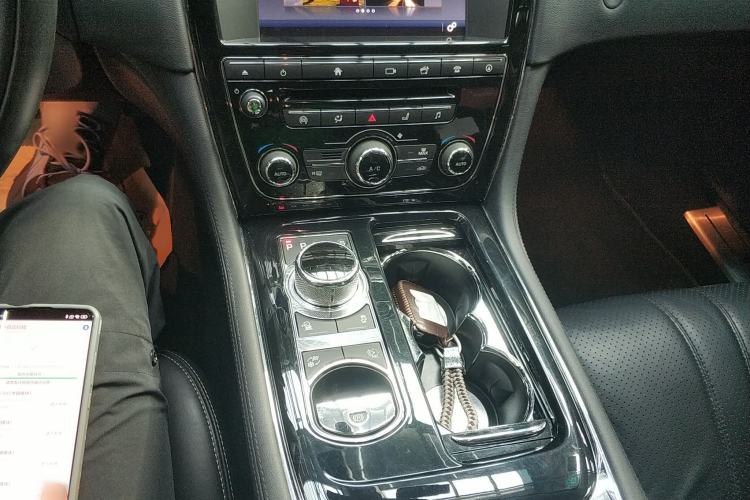 Used Jaguar XJ 2016 XJL 3.0 SC Four-Wheel Drive Panoramic Business Edition
