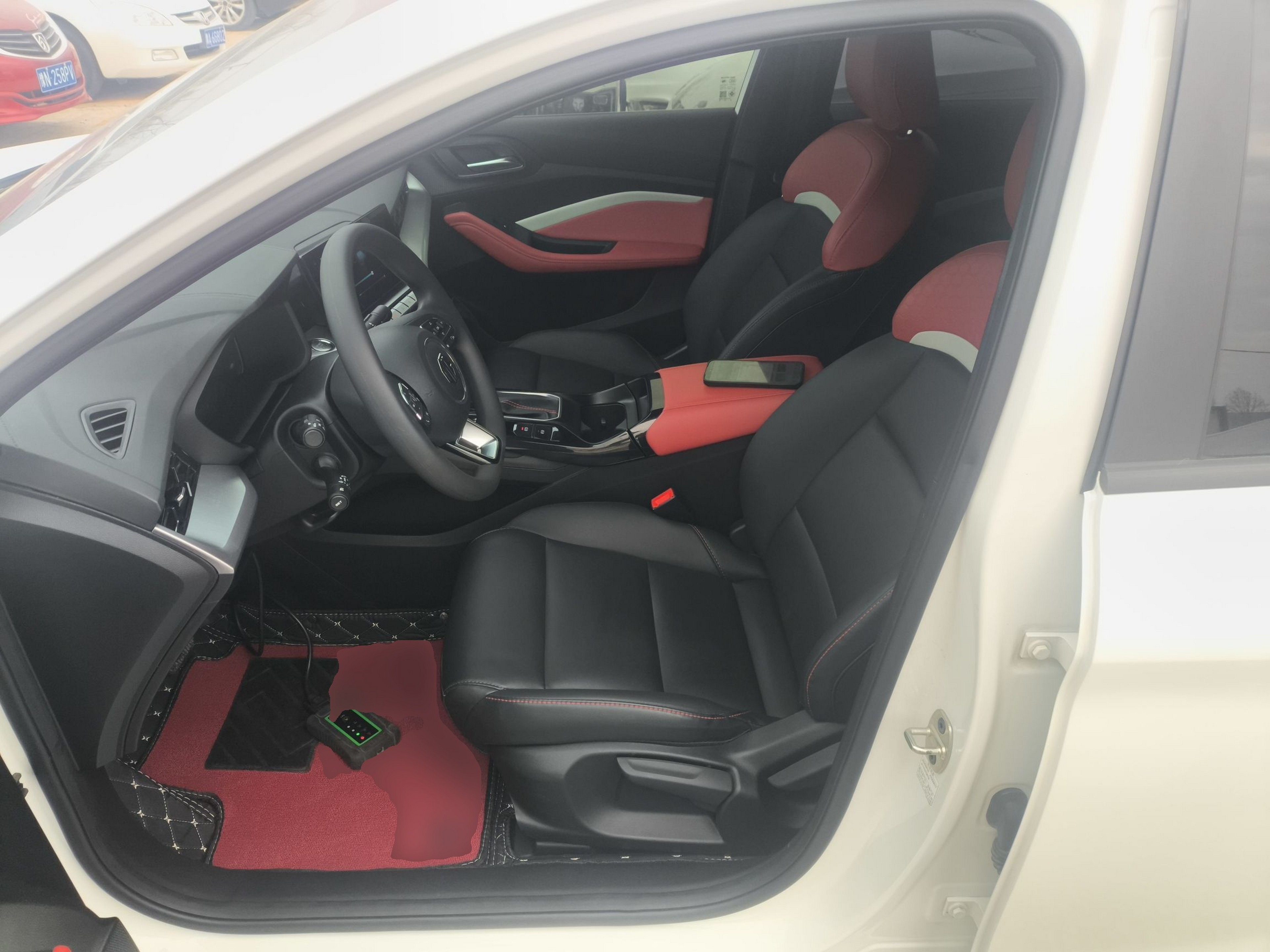 المقاعد الأمامية داخل السيارة