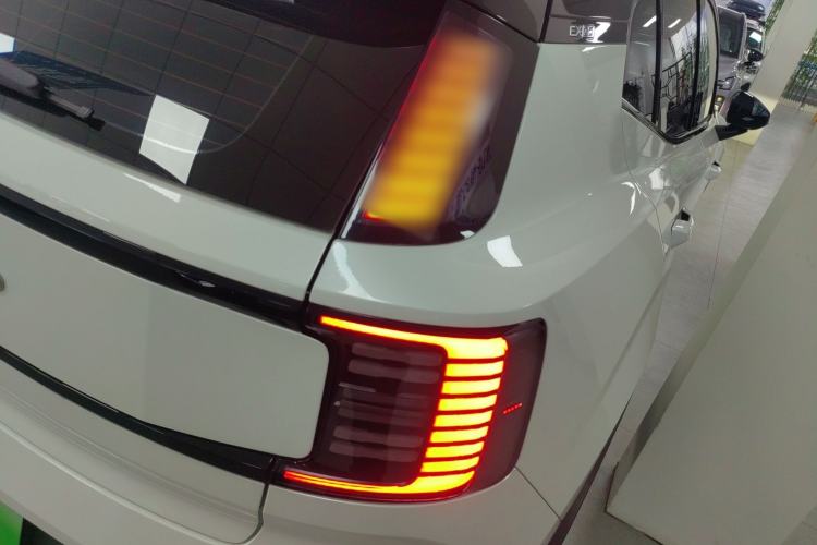 Used Volvo EX30 2025 Rear-Drive Long-Range Plus Model
