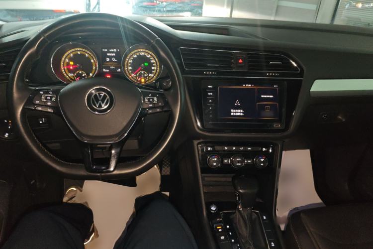 Used Volkswagen Tiguan L 2020 330TSI Automatic Two-Wheel Drive Panoramic Comfort Edition China VI Standard
