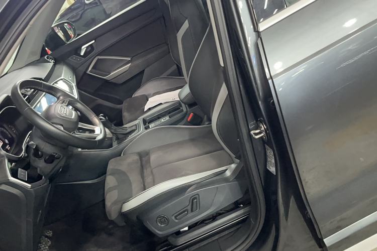 Used Audi Q3 2022 35 TFSI Progressive Dynamic Edition
