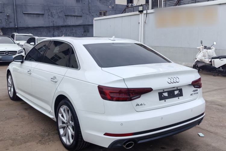 Used Audi A4L 2018 30th Anniversary Edition 40 TFSI Fashion Model
