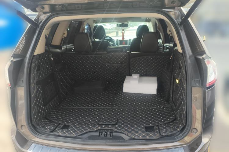 Used Ford Edge 2015 2.0T GTDi Two-Wheel-Drive High-Line Version
