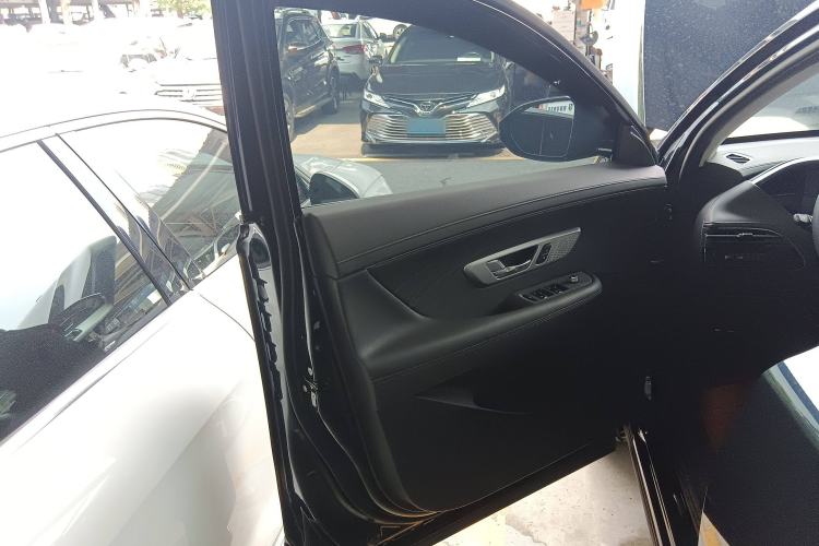 Used Dongfeng Aeolus Huge 2022 Mach Dual-Motor 1.5T MHD Dare-to-Dream Edition
