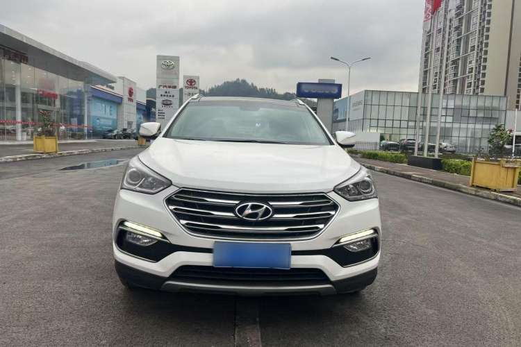 Used Hyundai Santa Fe 2017 2.0T Automatic Two-Wheel Drive Smart Version 7 Seats
