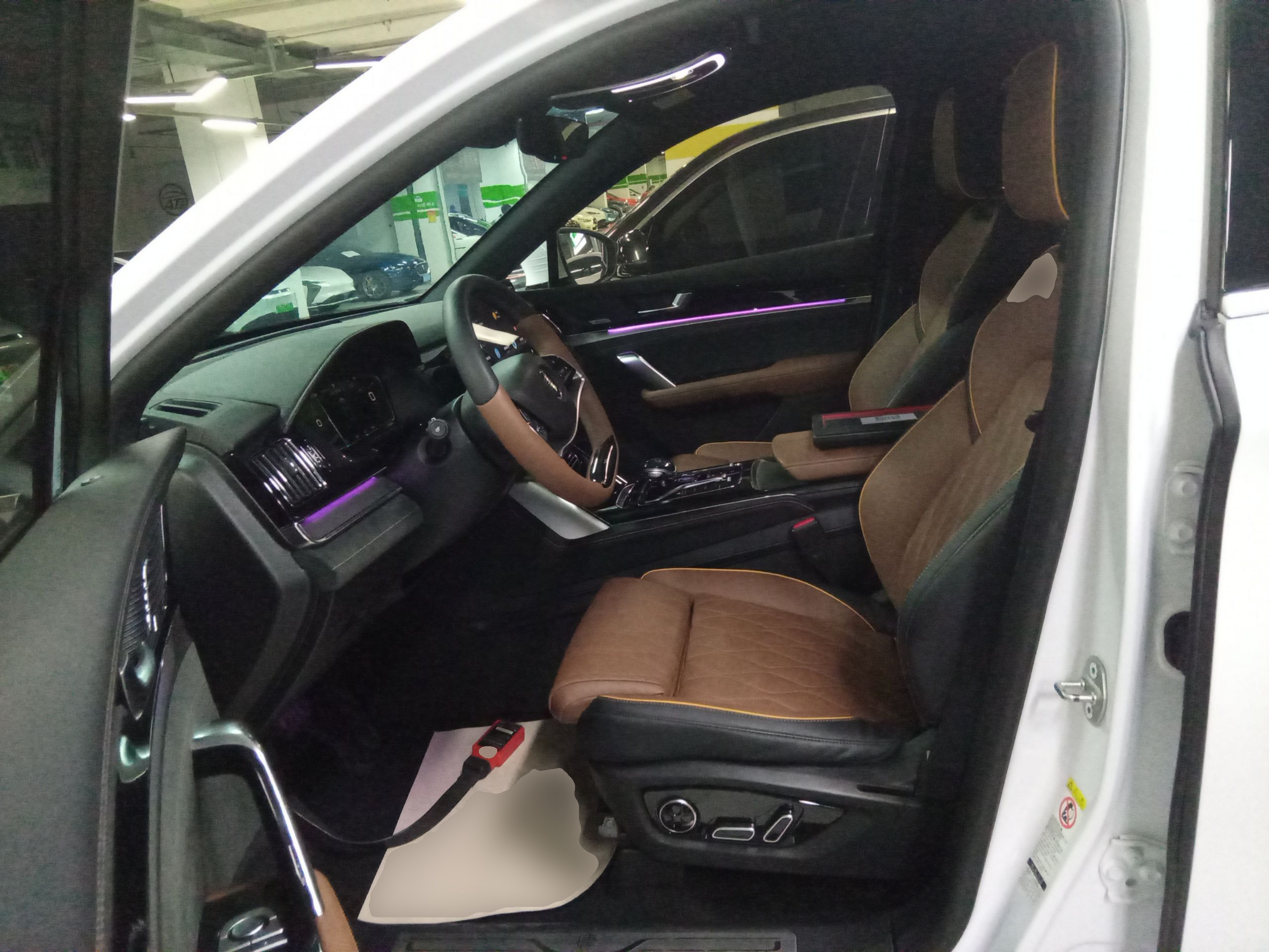 Переднее сиденье в автомобиле