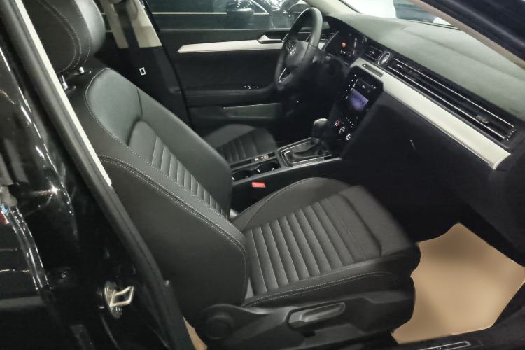 Used Volkswagen Magotan 2025 Zhongxiang Version 280TSI DSG Comfort Edition
