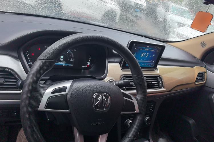 Used BAIC Weiwang M50F 2017 1.3T Standard Model
