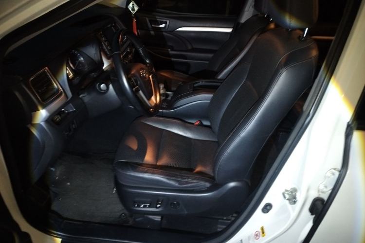 Used Toyota Highlander 2015 2.0T Two-Wheel Drive Luxury Navigation Version 7 Seats