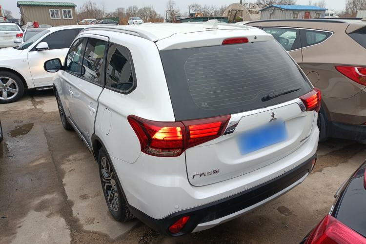 Used Mitsubishi Outlander 2018 2.0L Two-Wheel Drive Glory Edition 5 Seats
