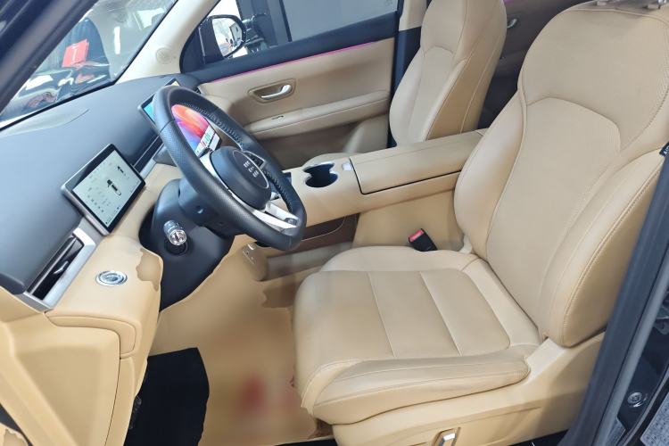 Used  E5 PLUS 2025 165 km Long-Range Version PLUS 7-Seater
