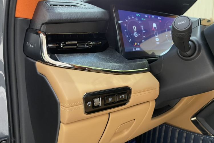 Used Lynk & Co 09 EM-P 2021 2.0T PHEV Halo Six-Seater
