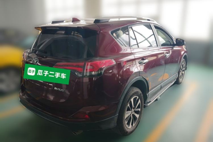 Used Toyota RAV4 2016 2.0L CVT Two-Wheel Drive Fashion Edition China V Standard

