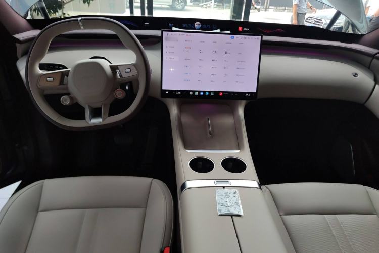 Used  YU7 2025 Ultra-Long Range All-Wheel Drive Pro Version
