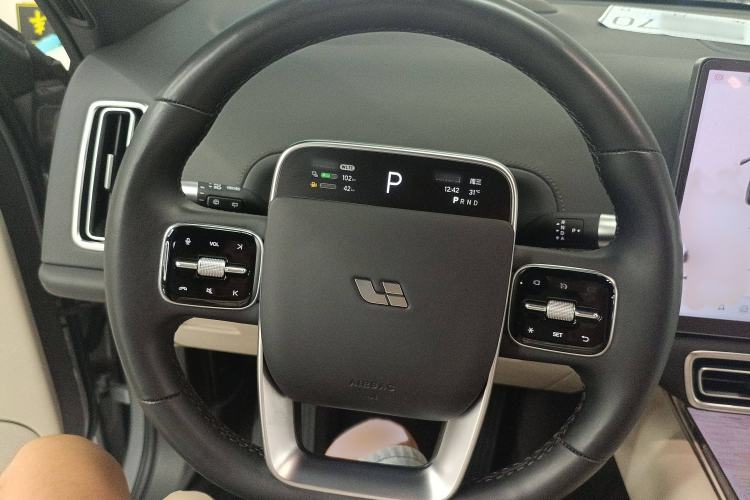 Used Li Auto L8 2023 Pro Model
