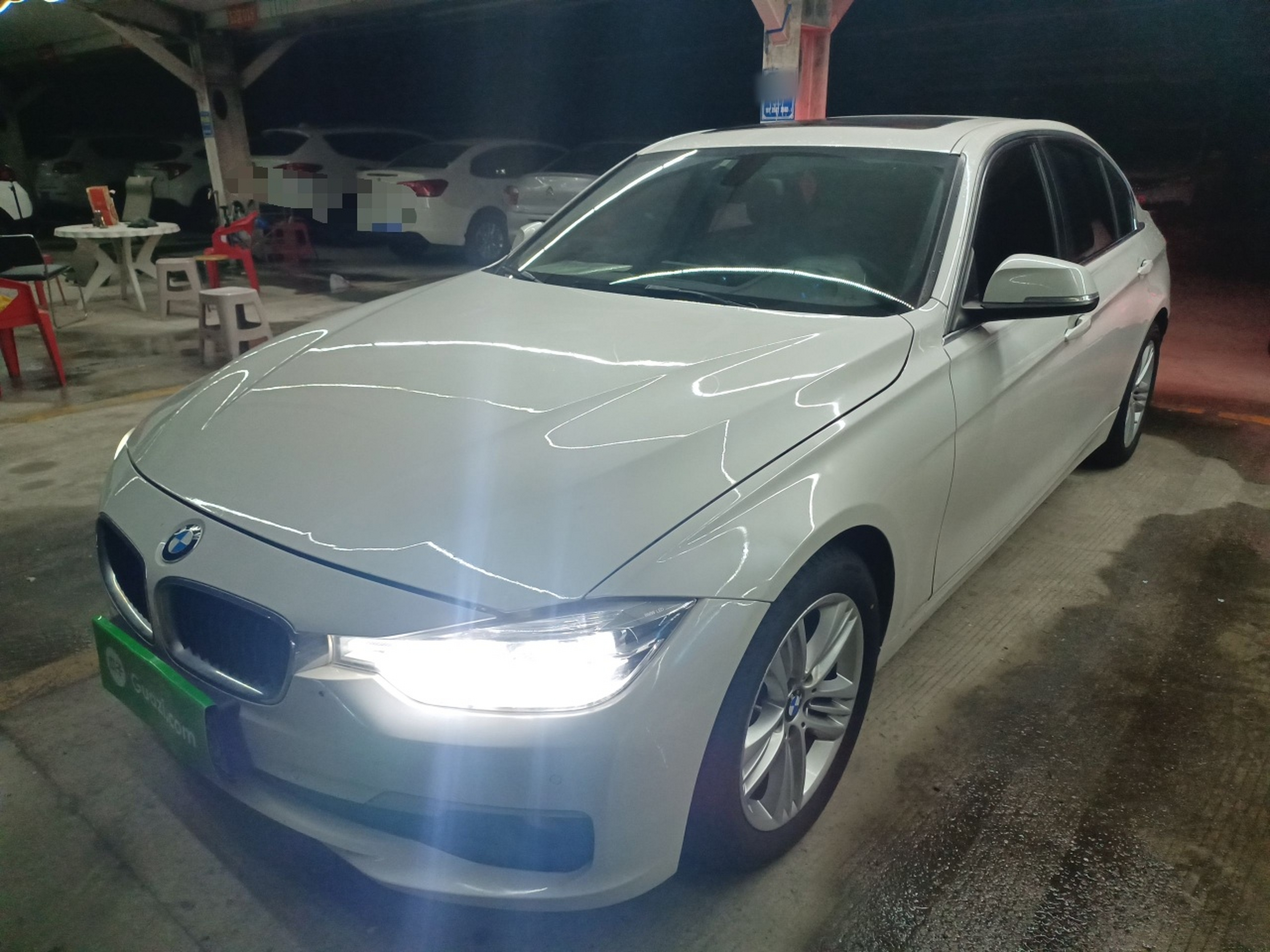 Под передней частью автомобиля