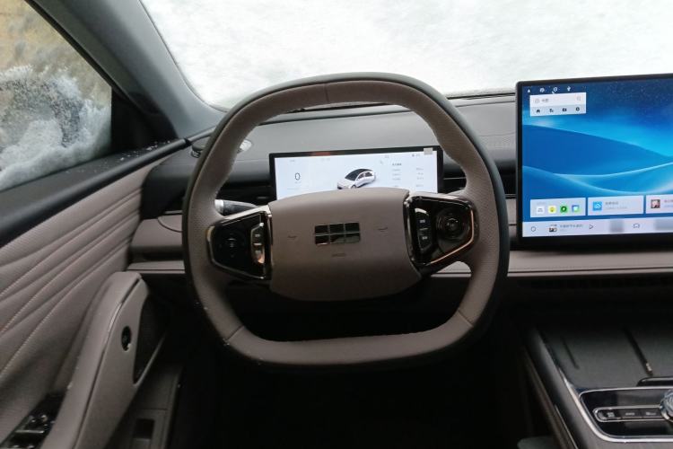 Used  Galaxy 8 2025 130km EM-i Deluxe Edition