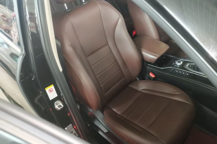 Used Wey VV5 2019 1.5T Two-Wheel Drive Color Pioneer
