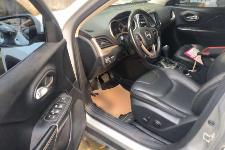 Used  Cherokee 2016 2.0L Superior Edition
