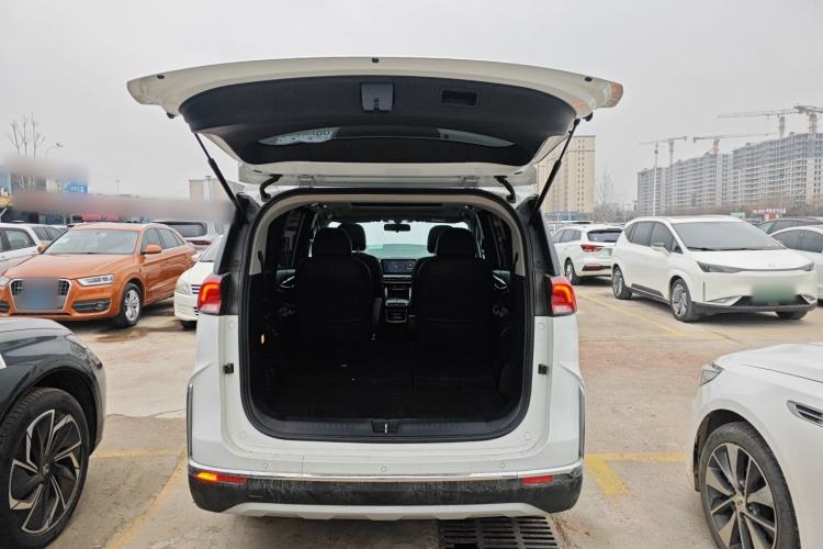 Used SAIC MAXUS EUNIQ 5 2022 Elite Edition Six-Seater