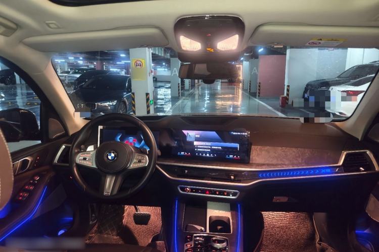 Used BMW X5 2023 xDrive 30Li Luxury M Sport Package
