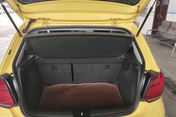 Used Volkswagen Polo 2014 1.6L Automatic Comfort Edition
