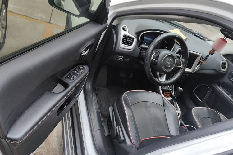 Used  Compass 2017 200T Automatic Family Edition
