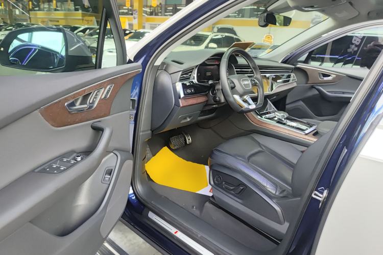 Used Audi Q7 2021 55 TFSI quattro S line Sport model
