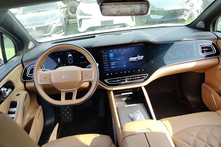 Used  R7 2023 Rear-Drive Screen King Edition