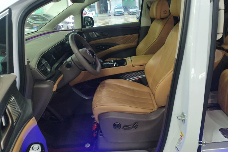 Used Denza D9 2022 DM-i 970 Four-Wheel Drive Flagship Model
