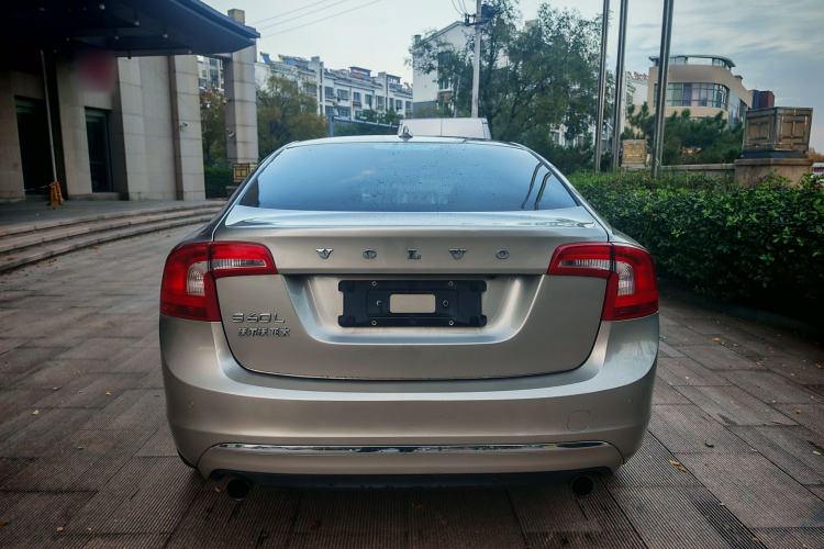 Used Volvo S60 2015 S60L 2.0T Zhiyuan Edition
