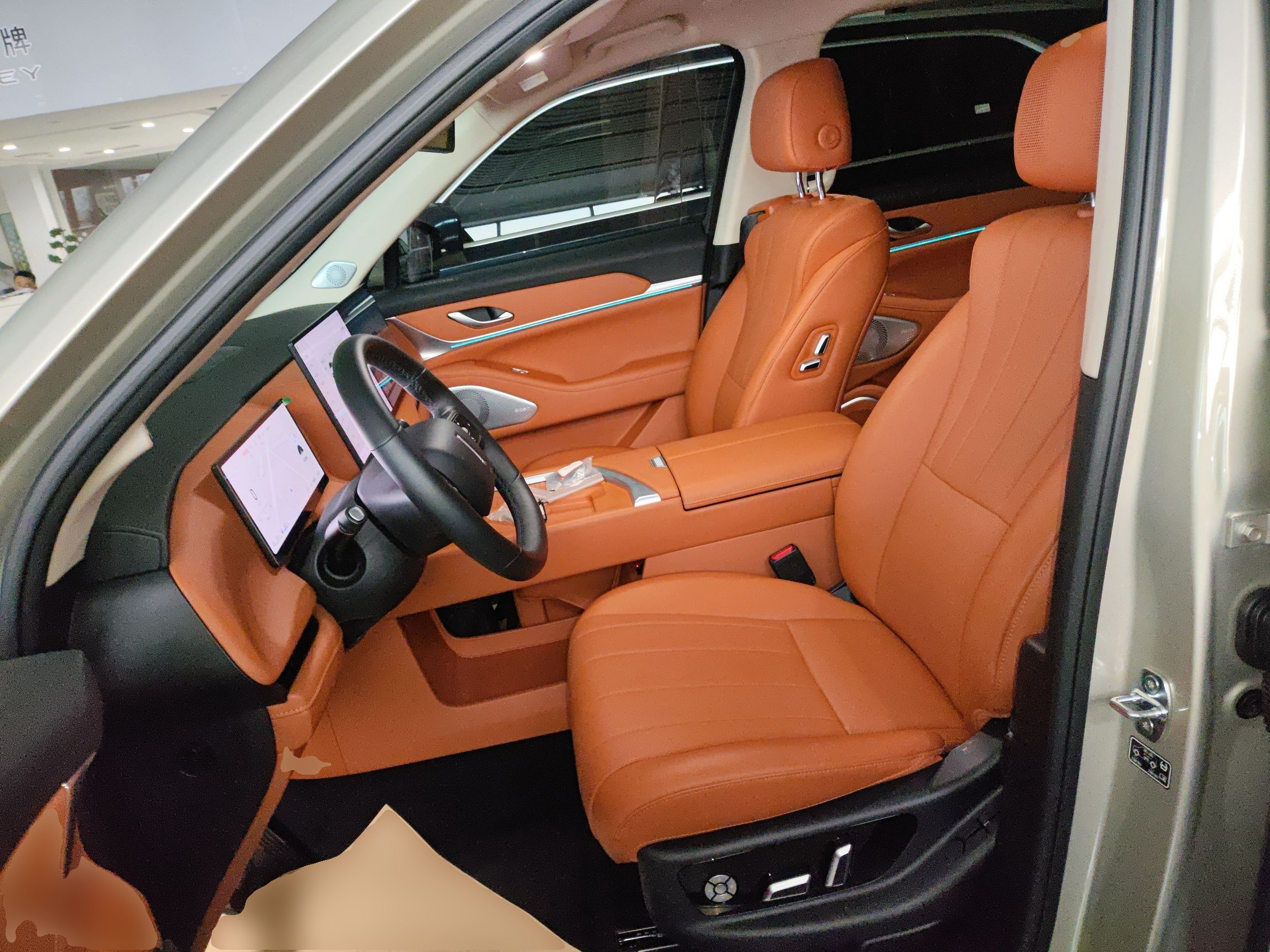 المقاعد الأمامية داخل السيارة