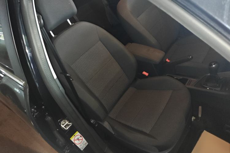 Used Volkswagen Lavida 2015 1.6L Manual Fashion Edition
