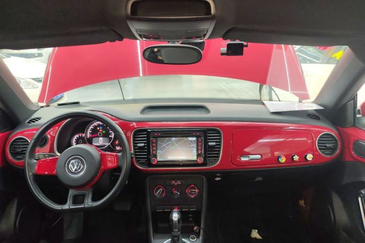 Used Volkswagen Beetle 2015 180TSI model
