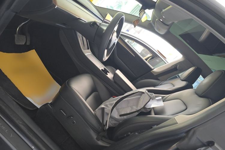 Used Tesla Model Y 2022 Long-Range All-Wheel-Drive Version
